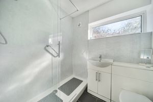 Shower room- click for photo gallery